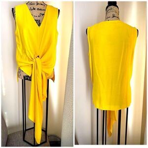 ❤️SALE❤️ Yellow asymmetrical top with bow in front